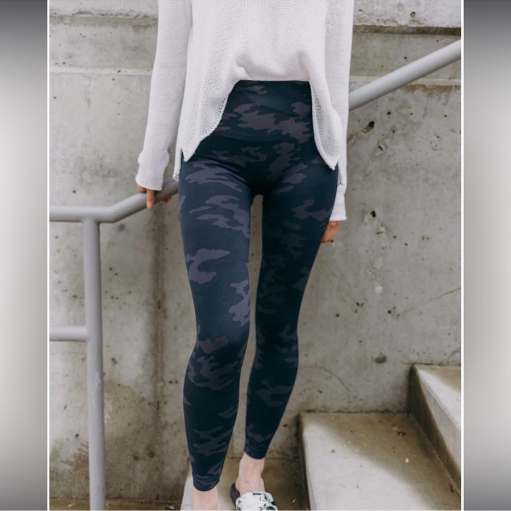 SPANX $78 Look at Me Now Seamless Leggings, Black Camo New